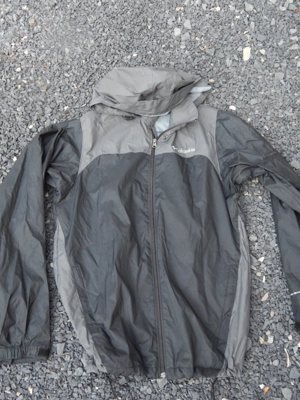 Columbia Mens Size Small Omni-Sheild Rain Jacket Black & Grey